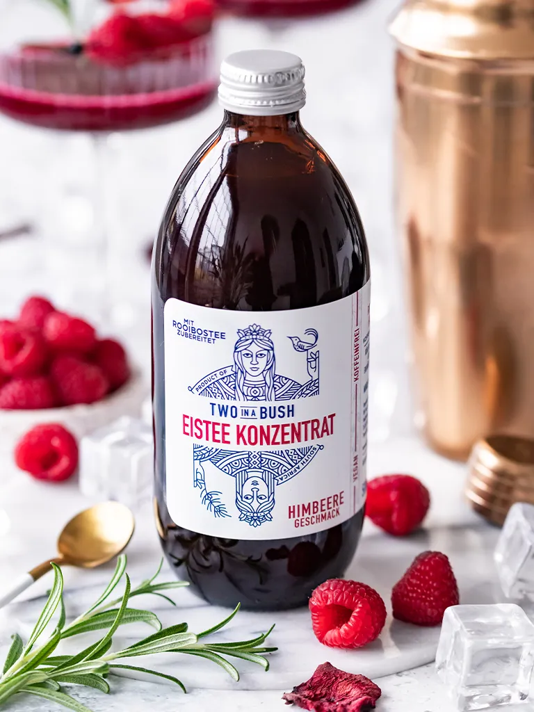 two-in-a-bush-rezepte-vera-wohlleben-berry-mocktail-im-glas-eisteekonzentrat-himbeere-02