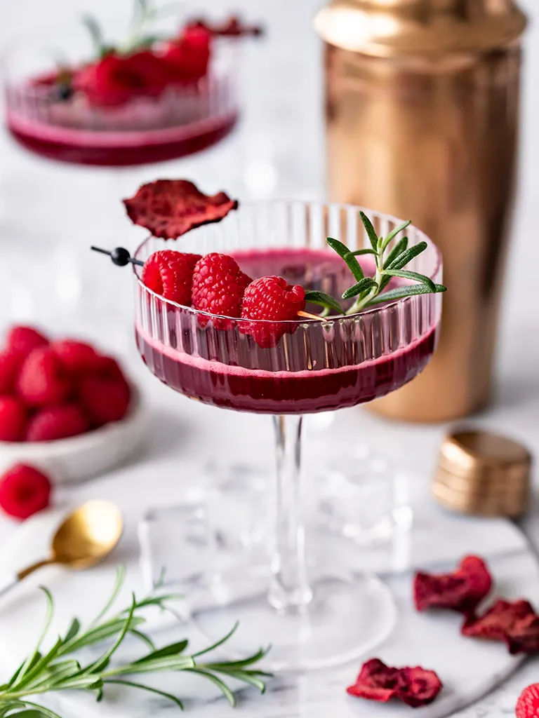 two-in-a-bush-rezepte-vera-wohlleben-berry-mocktail-im-glas